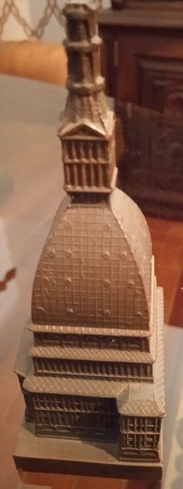 Bibelou antigo, com a Torre Antonelliana de Torino