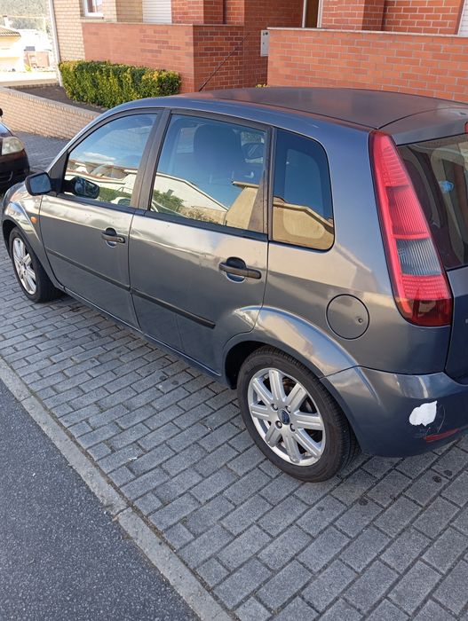 Ford Fiesta 1.25 (2005) – Apenas 139.000 km – 5 Lugares (Com AC)