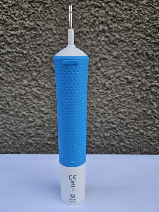 Електрична зубна щітка Oral-B D100 Cross Action Blue