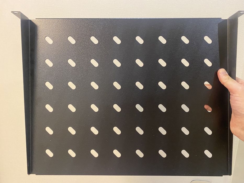 Крышка для кронштейна настенного 19″ глубина 480 мм., черная