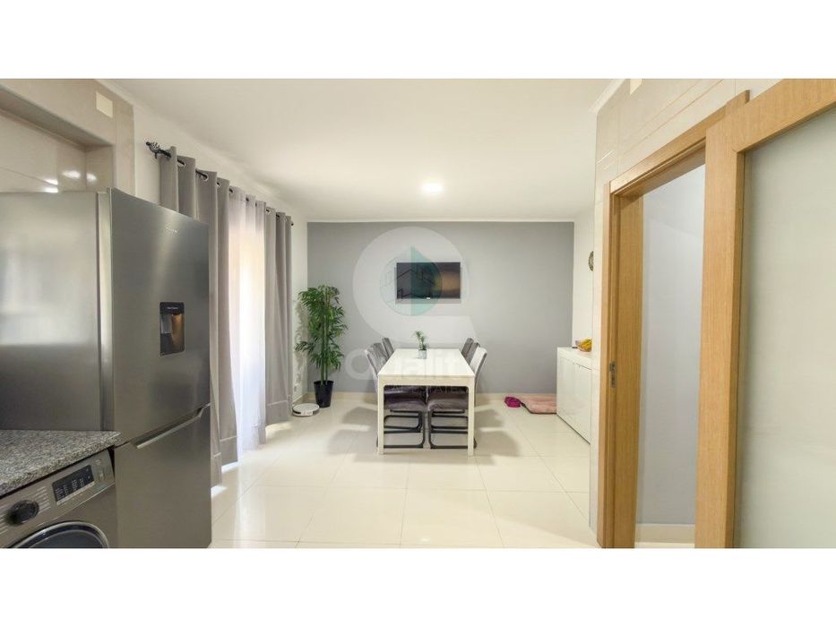 Apartamento T3 convertido em T2 na Verderena