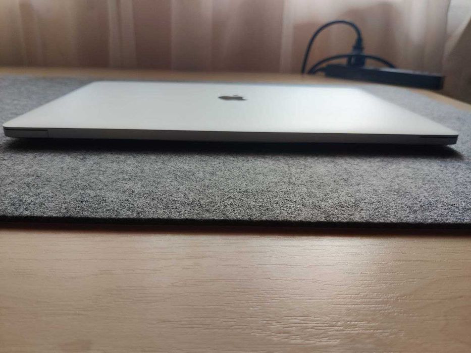 MacBook Pro 15,4" Retina SSD 512GB RAM 16GB (Model: A1707) Silver