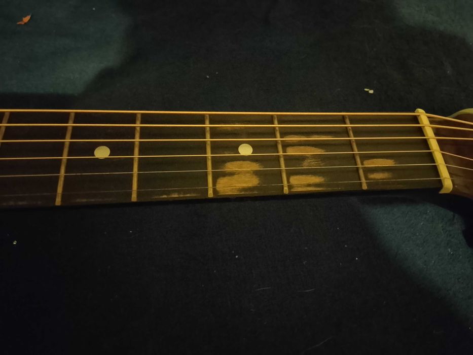 Akustyczna gitara vibe