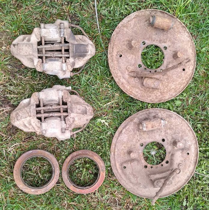 Тормозной суппорт  с колодками ВАЗ 2101