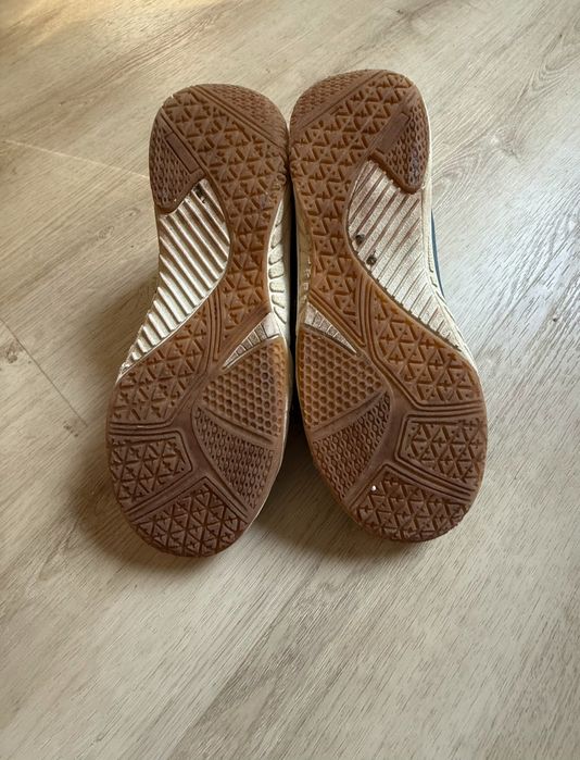 Кросівки в чудовому стані!