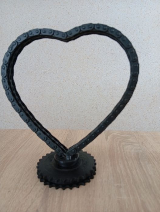 Figurka  / prezent / Serce / wykonane z metalu/ łańcucha