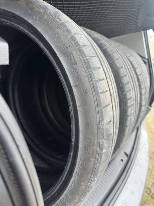 Pneus 205/40 R18  (150€ os quatros)