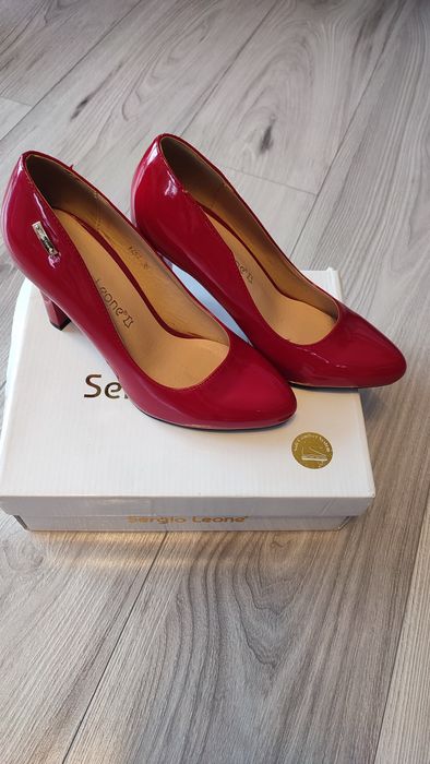 nowe szpilki marki Sergio Leone, lakierowane, czerwono-malinowe. 36