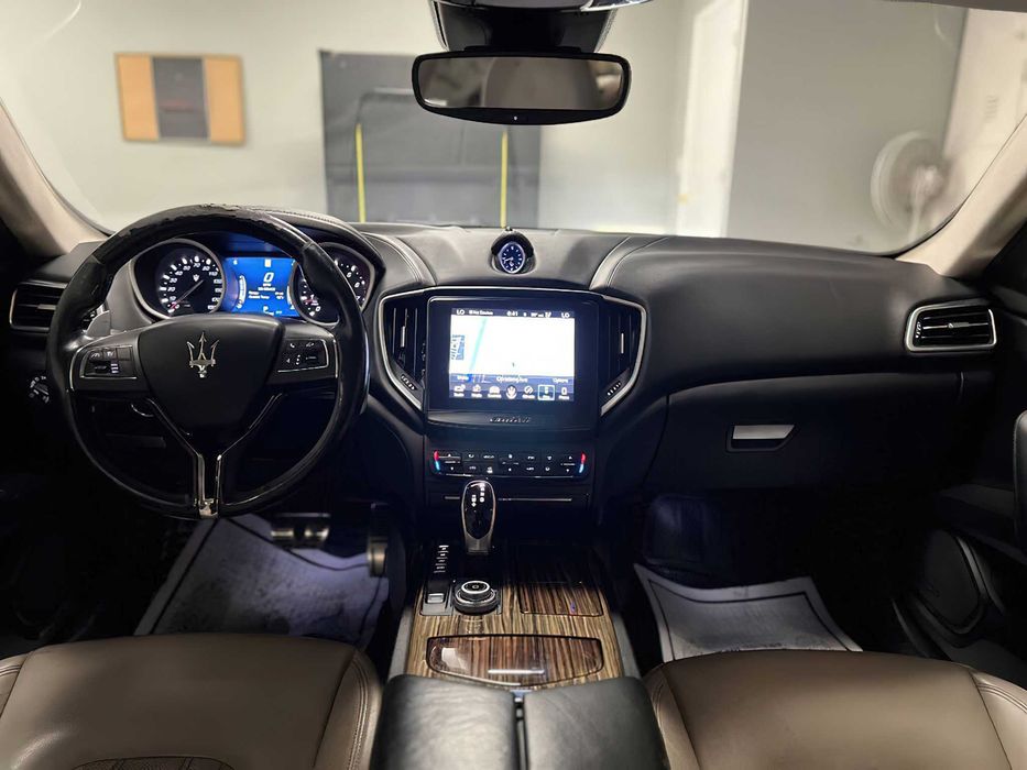 Maserati Ghibli      2019