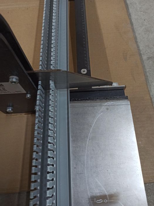 Резак  для греб.лотка, кабель-канала. Phoenix contact