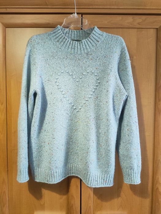 Sweter w kolorze jasnoniebieskim