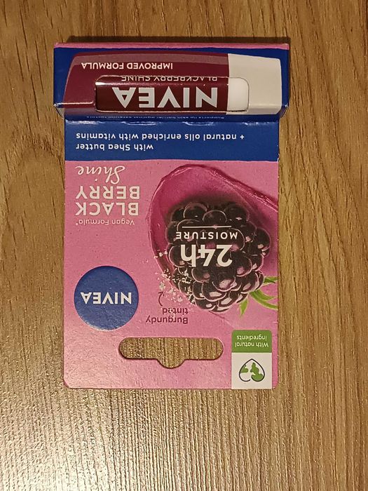 Pomadka ochronna do ust NIVEA 1 sztuka, smak jeżynowy