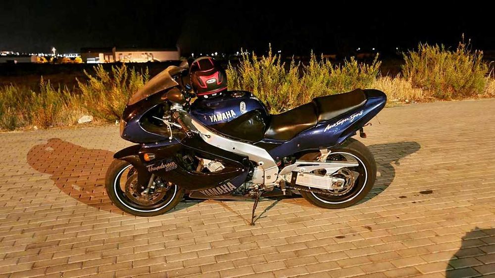 Yamaha thunderace inteira ou as peças