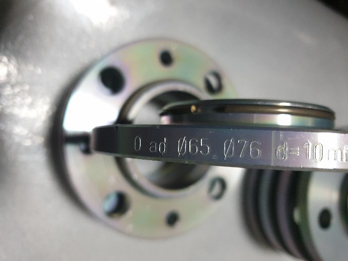 Dystanse aluminiowe OZ i MOMO Oryginalne nowe różne parametry i śruby