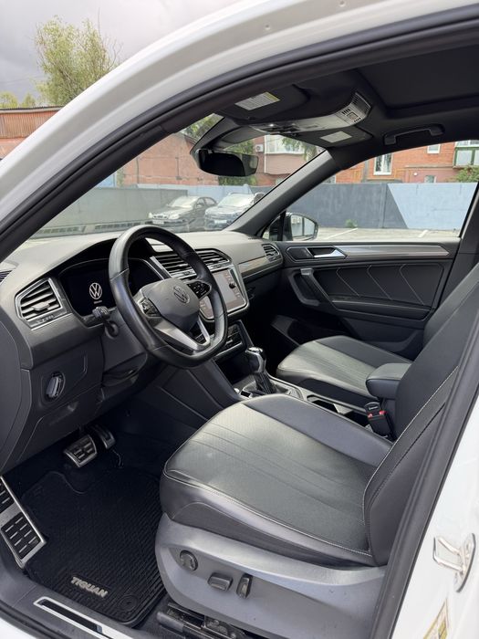 Volkswagen Tiguan  SE R-Line