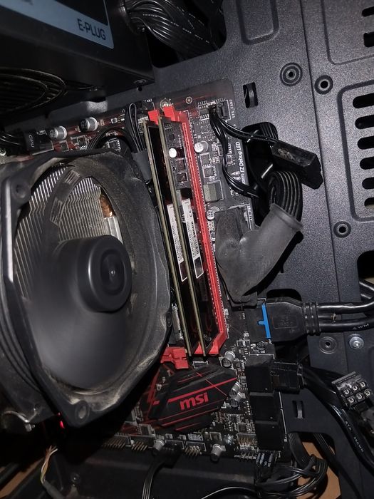 Intel i7 8700, 16 gb ram, SSD 500 gb, HDD 2TB