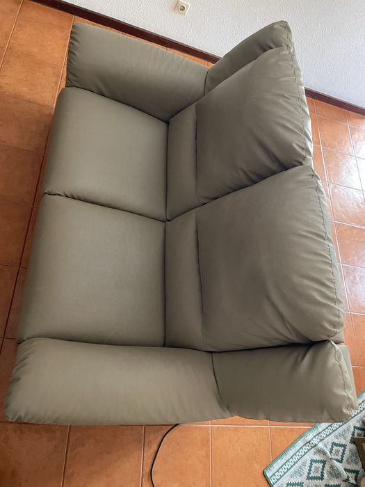 1 sofa de 2 pessoas
