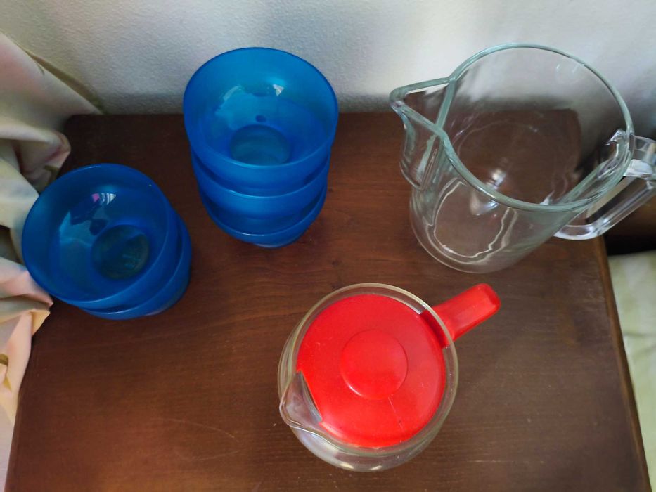 Lote de Cozinha Vintage - 5 Taças de Sobremesa Azuis e 2 Jarros de Vidro