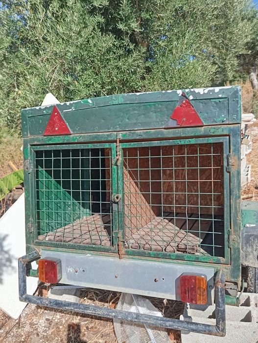 Atrelado para caça