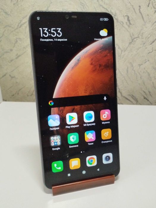 Мобильный телефон смартфон Xiaomi Mi 8 Lite, 4/64,+бампер. достойное состояние