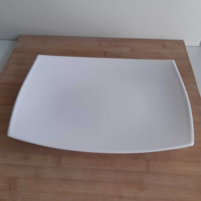 Travessa Rectangular Curvada Cerâmica Branca 35x26cm Estimada