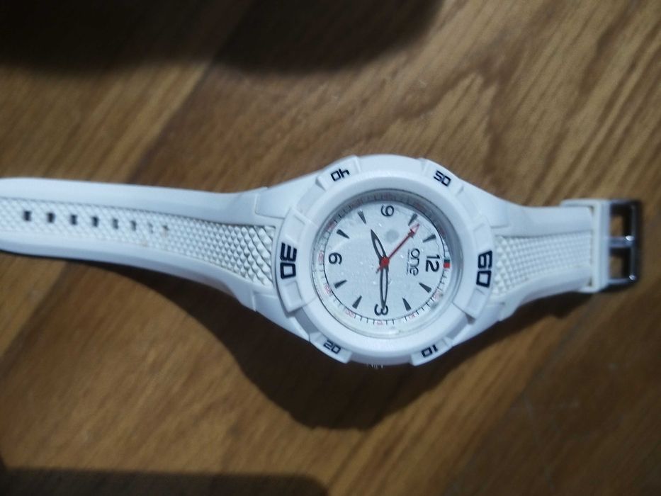 relógio  de pulso one