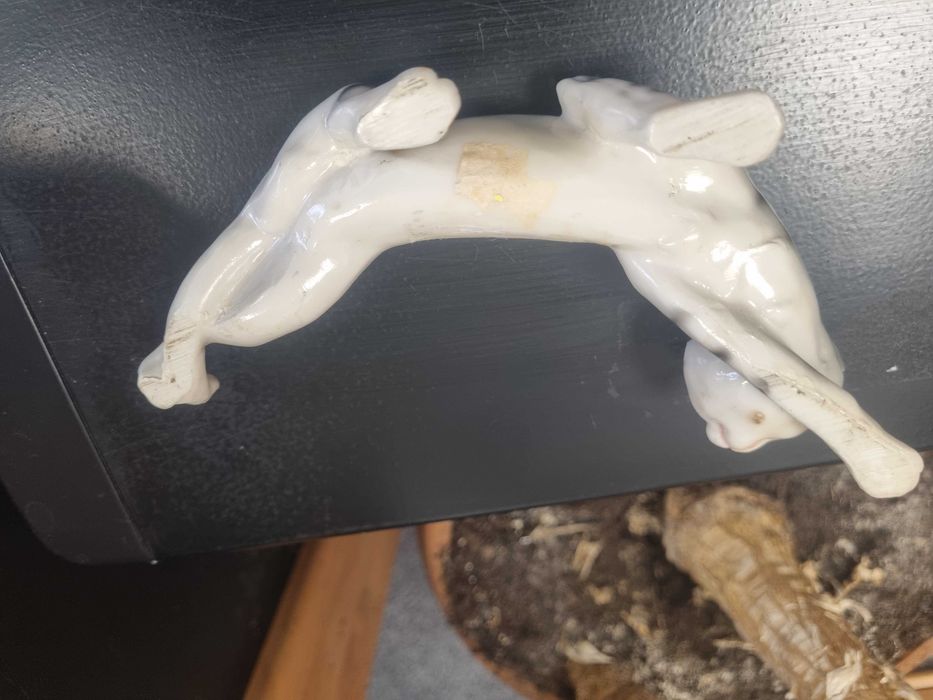 Ceramiczny skradający się kot