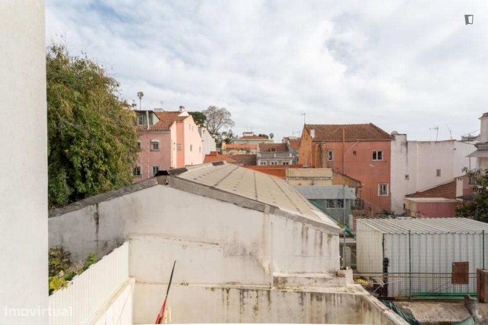 Apartamento com 5 quartos - localizado em Anjos Lisbon