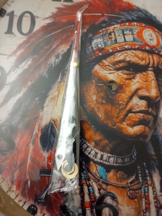 Vários relógios de parede motivo indios