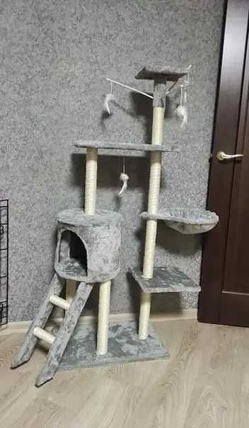 Будинок для кота з кігтеточкою