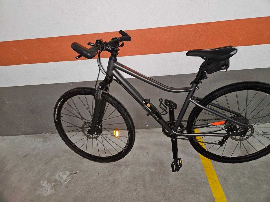 Bicicleta Trekking e Gravel Riverside 700  em ótimas condições