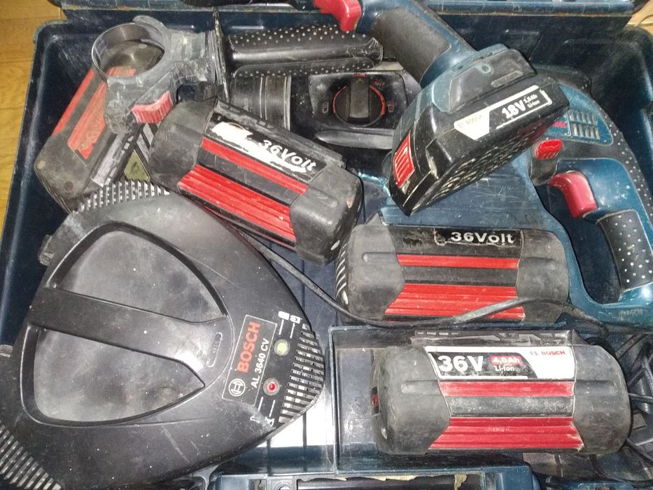 Зарядка,зарядное устройство Al 3640 Cv 36V Bosch в хорошем состоянии.