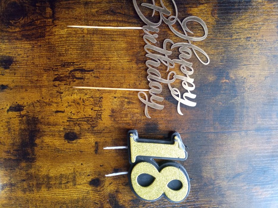 Zestaw dekoracji na 18-tkę, balony, girlanda, kurtyna