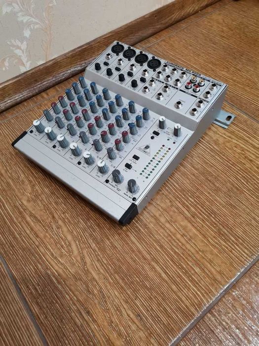 Микшер микшерный пульт Behringer MX802A
