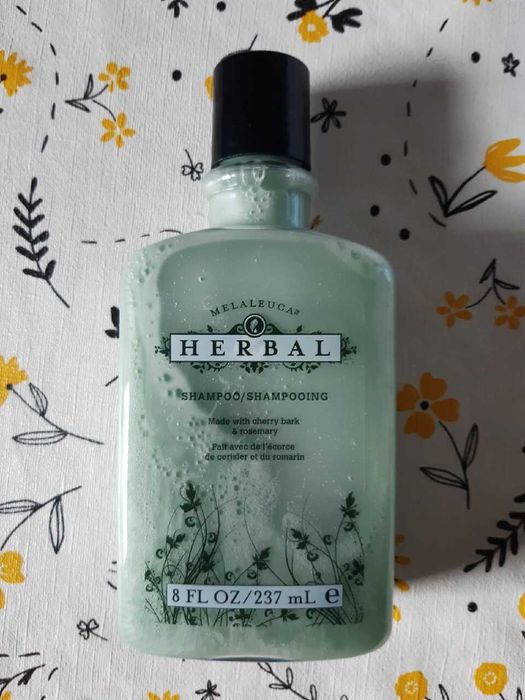 herbal, szampon ziołowy, zielony, z olejkiem z drzewa herbacianego