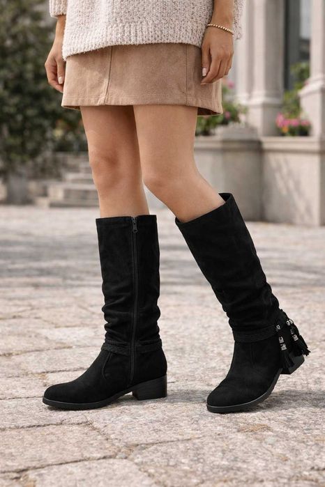 Botas de senhora pretas de cano alto, muito confortáveis.