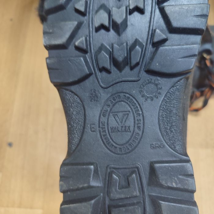 Продам новые рабочие зимовіботинки, р. 45