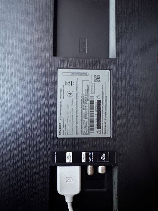 Продам телевізор Samsung QE32LS03TCU (32") на запчастини або під відновлення
