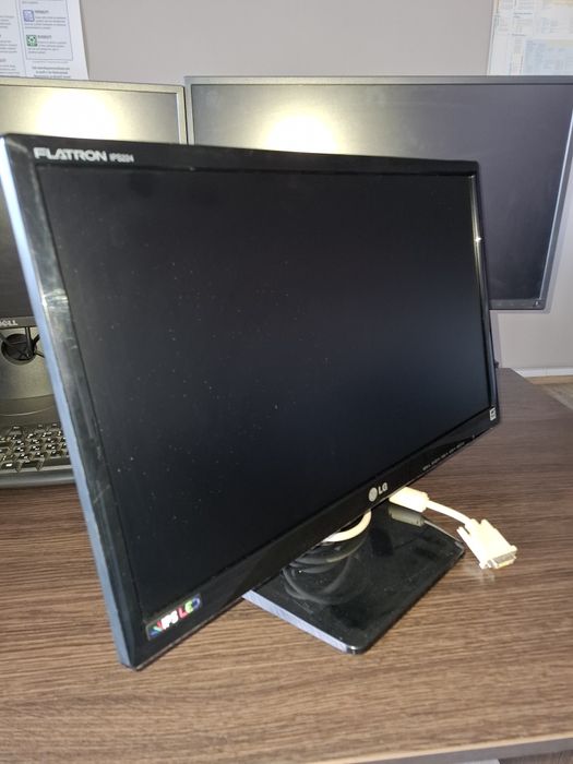 Монітор 21.5" LG IPS224T-PN