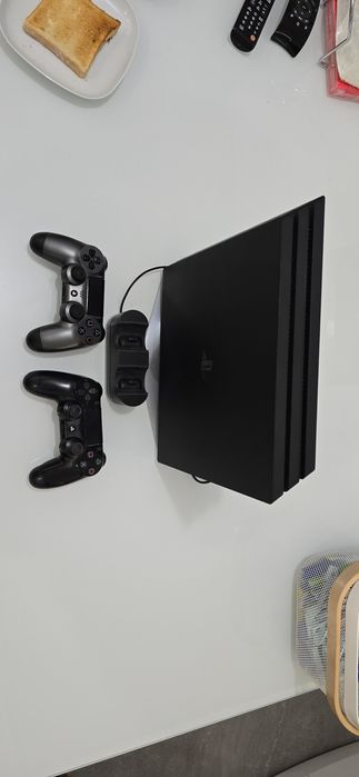 Playstation 4 Pro 1T + PSVR + 4 comandos + camara+ Câmara + carregador Sony