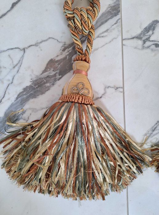 Piękne chwosty do zasłon - 9 sztuk