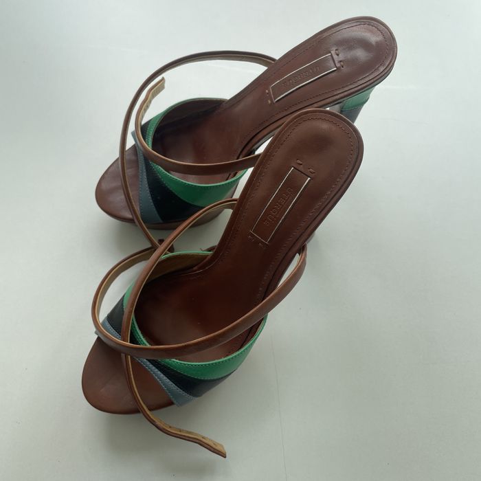 Sapatos abertos com tacão Uterqüe