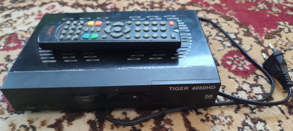 Продам  приставку тюнер