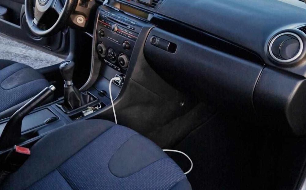 Carro mazda 2004