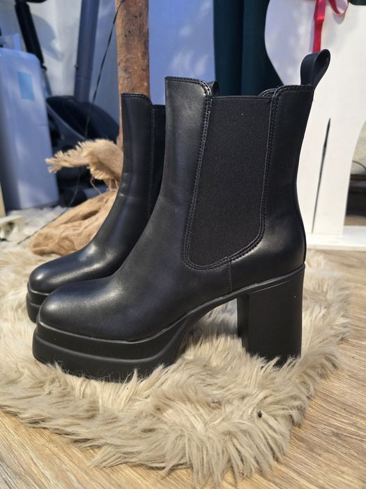 Sprzedam Botki rozm.42