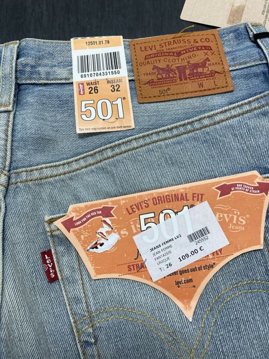 Jean Levi’s Mulher 501 Original Fit Azur Claro W26 L32