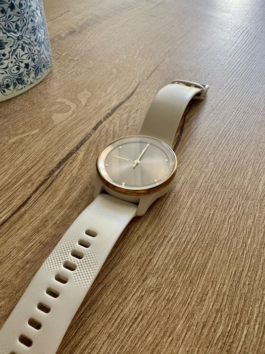 Smartwatch Garmin vivomove trend