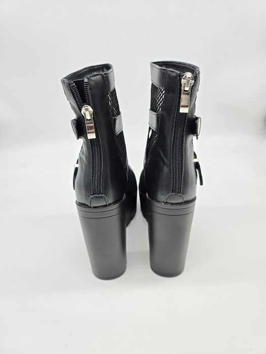 Botas estilo Rock / Metal / Gótico 36
Número 36
Novas
