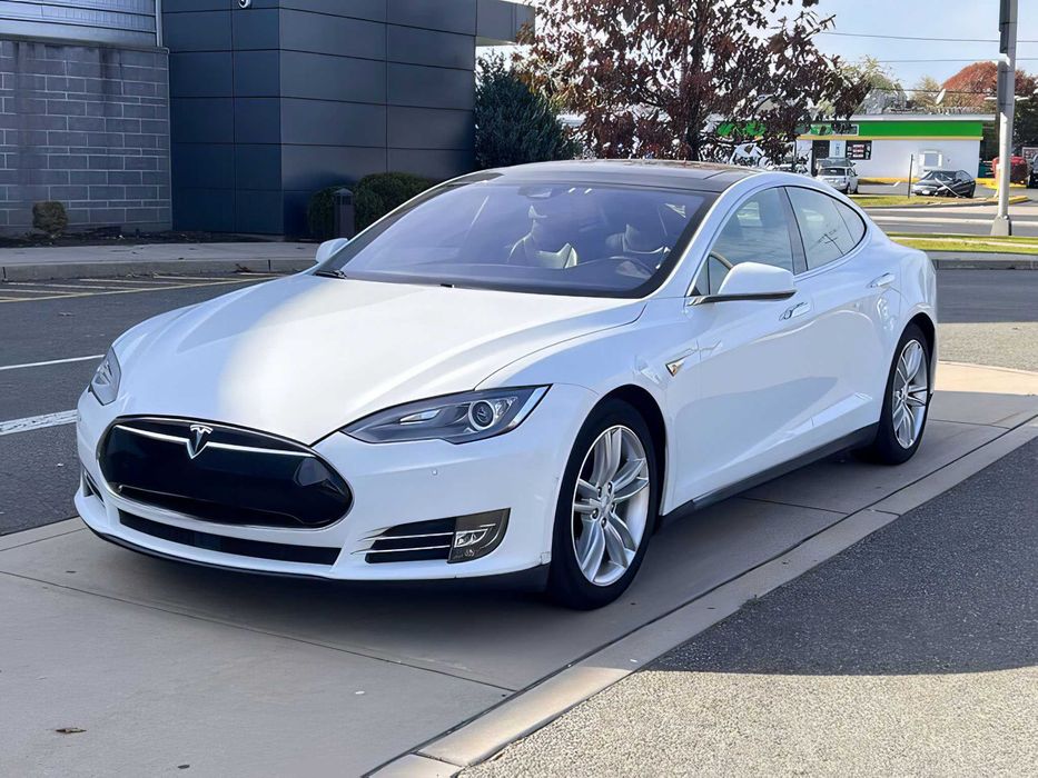 Tesla Model S      2016