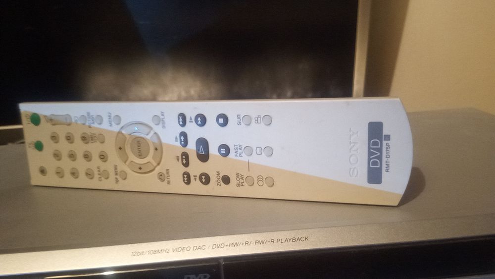 Leitor de Cd's e DVD's Sony com comando